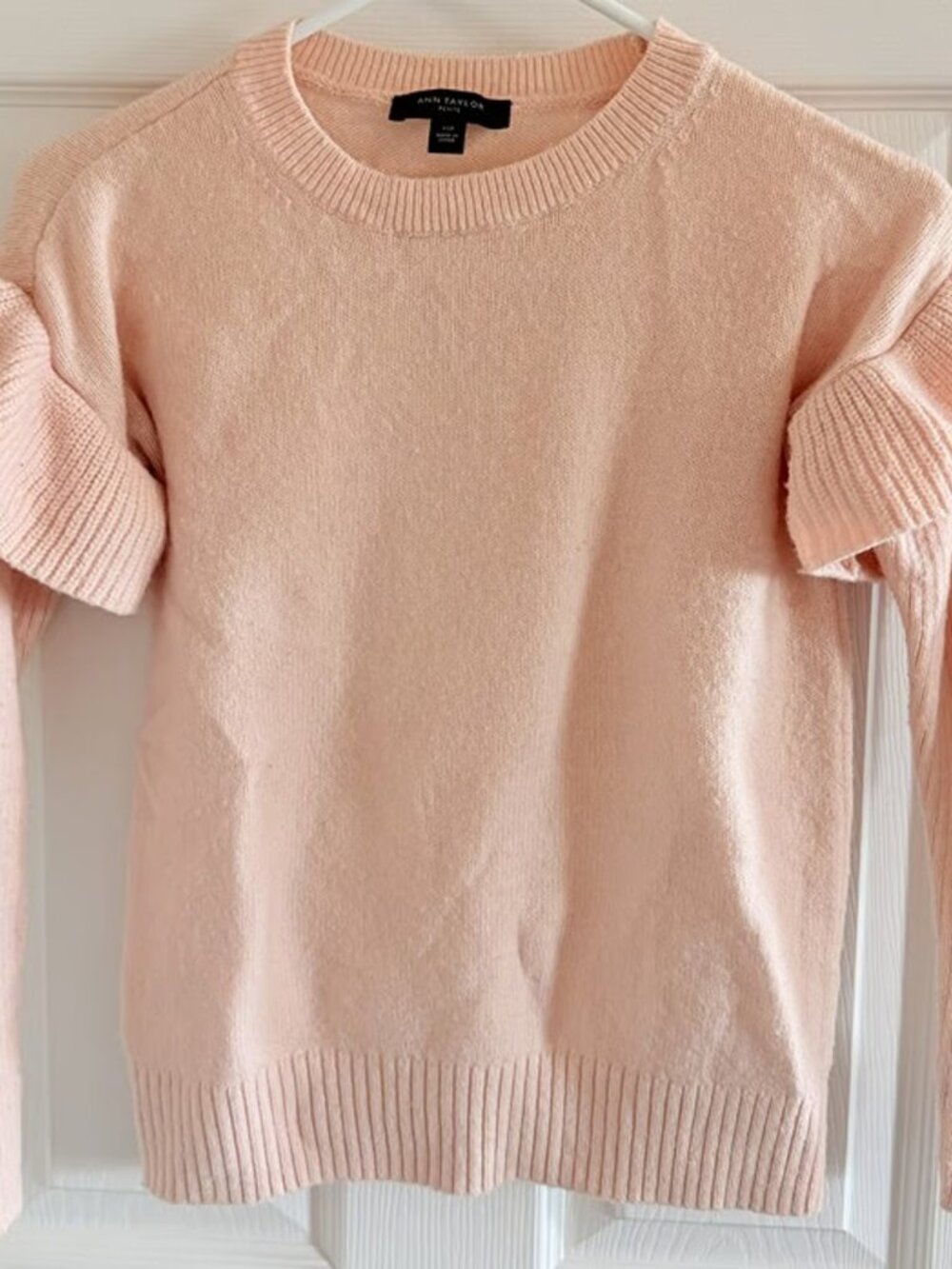Ann Taylor LOFT Petites Women’s Light Pink Ruffle Sleeve Sweater Size XS